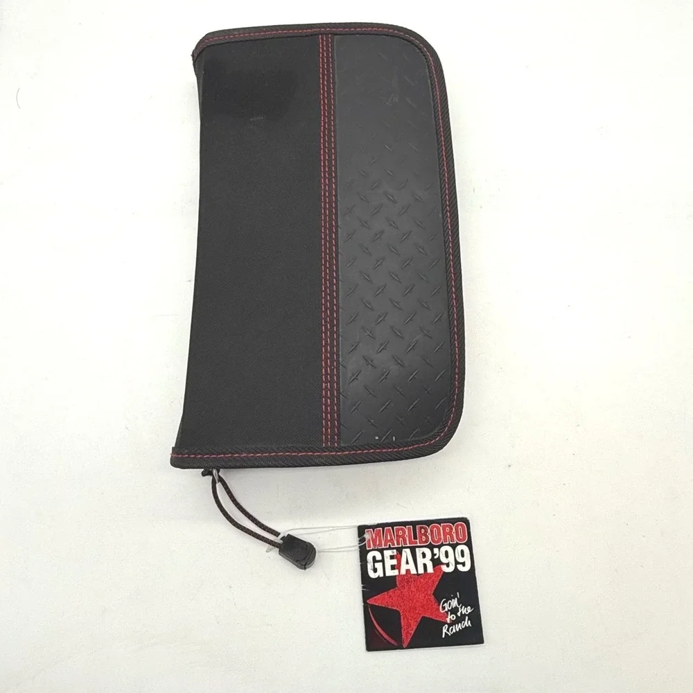 Vtg Marlboro Gear 99 unopened poker chips Zippered Organizer  Case‎ no cards